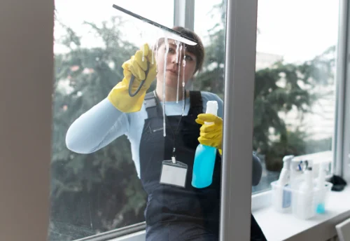 Nettoyage de vitres intérieures et extérieures à Azille